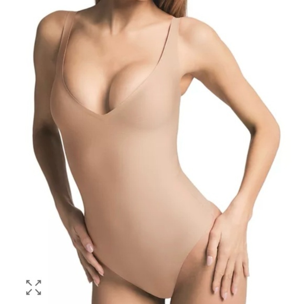 NWT SKIMS  BODY
PLUNGE BODYSUIT
STYLE: BD-THG-3326
COLOR: CLAY Large